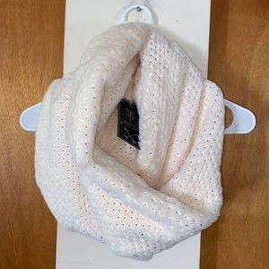 🧁 NWT Twig & Arrow Faux Fur Infinity Scarf